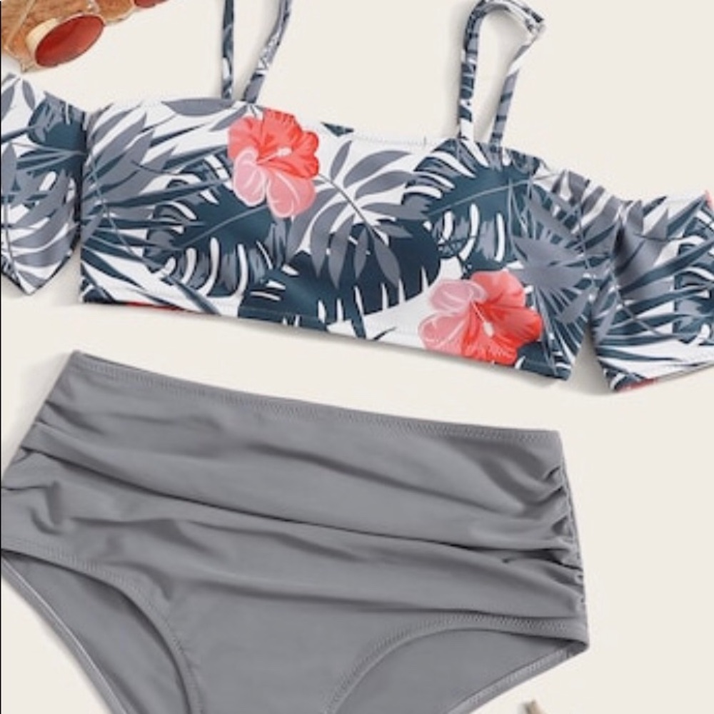 Tropical short sleeve top with ruched bottom